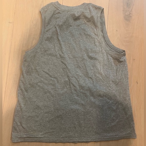 Vuori Heather Gray Energy Top-Long Length - Picture 3 of 3